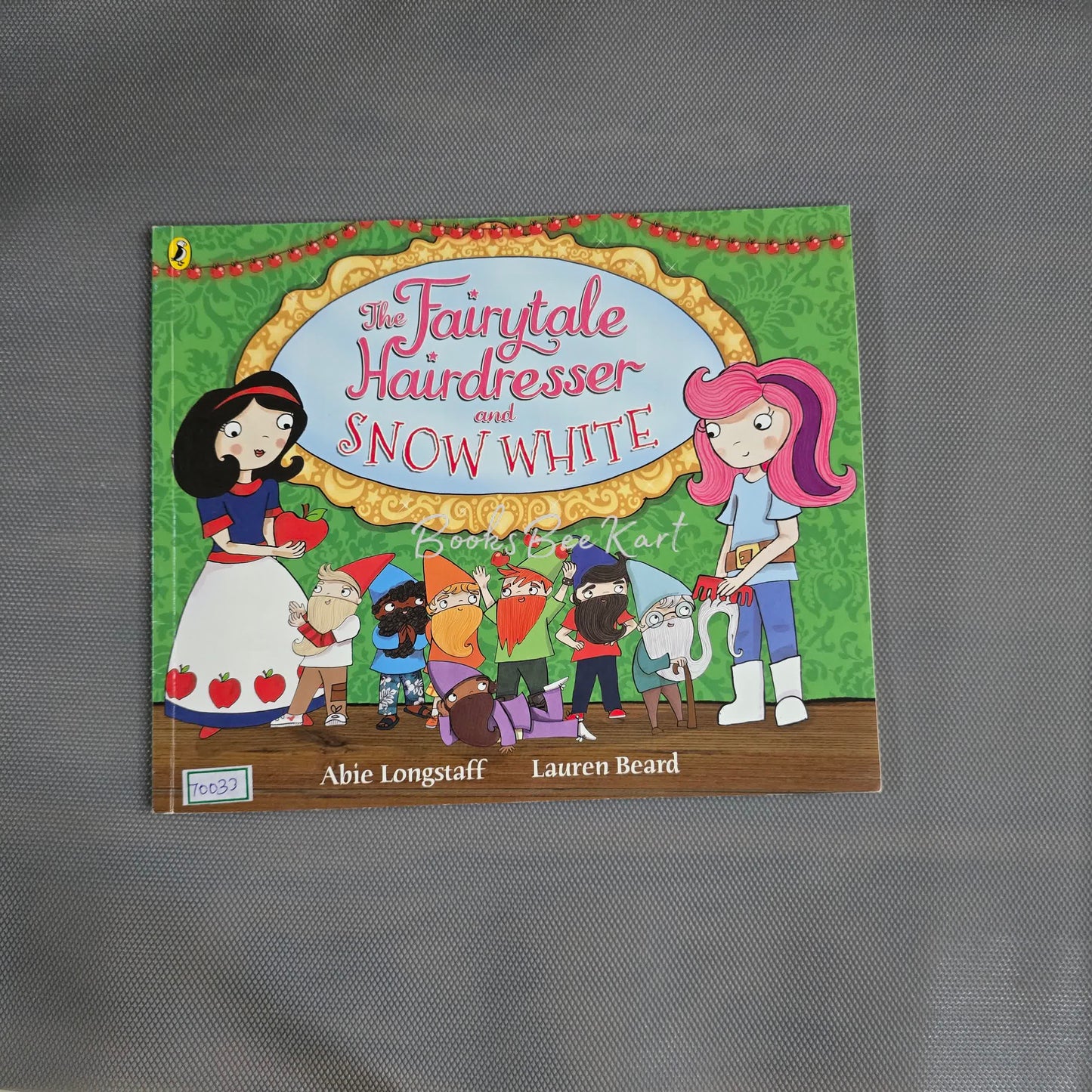 The fairytale hairderess and Snow white