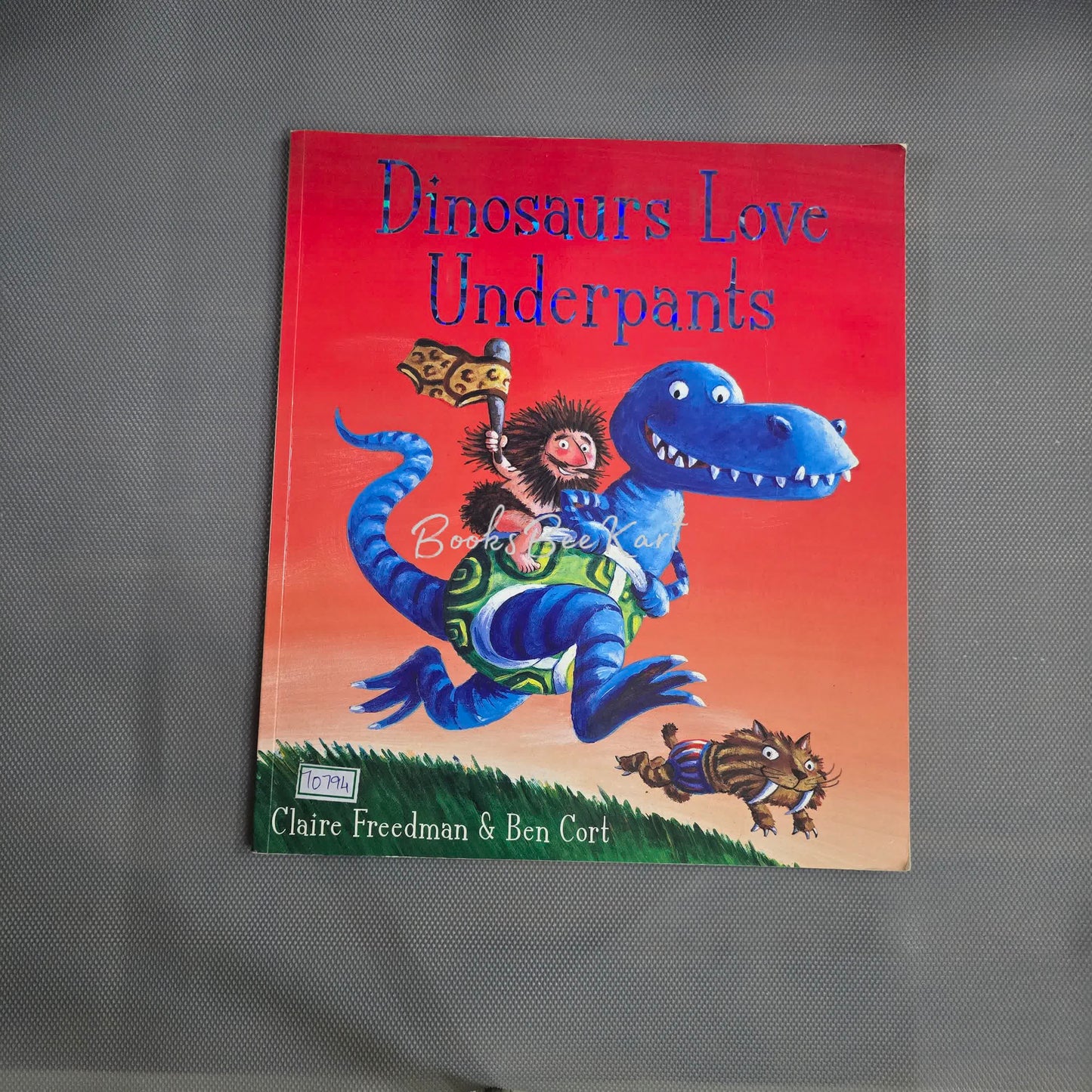 Dinosaur Loves Underpants