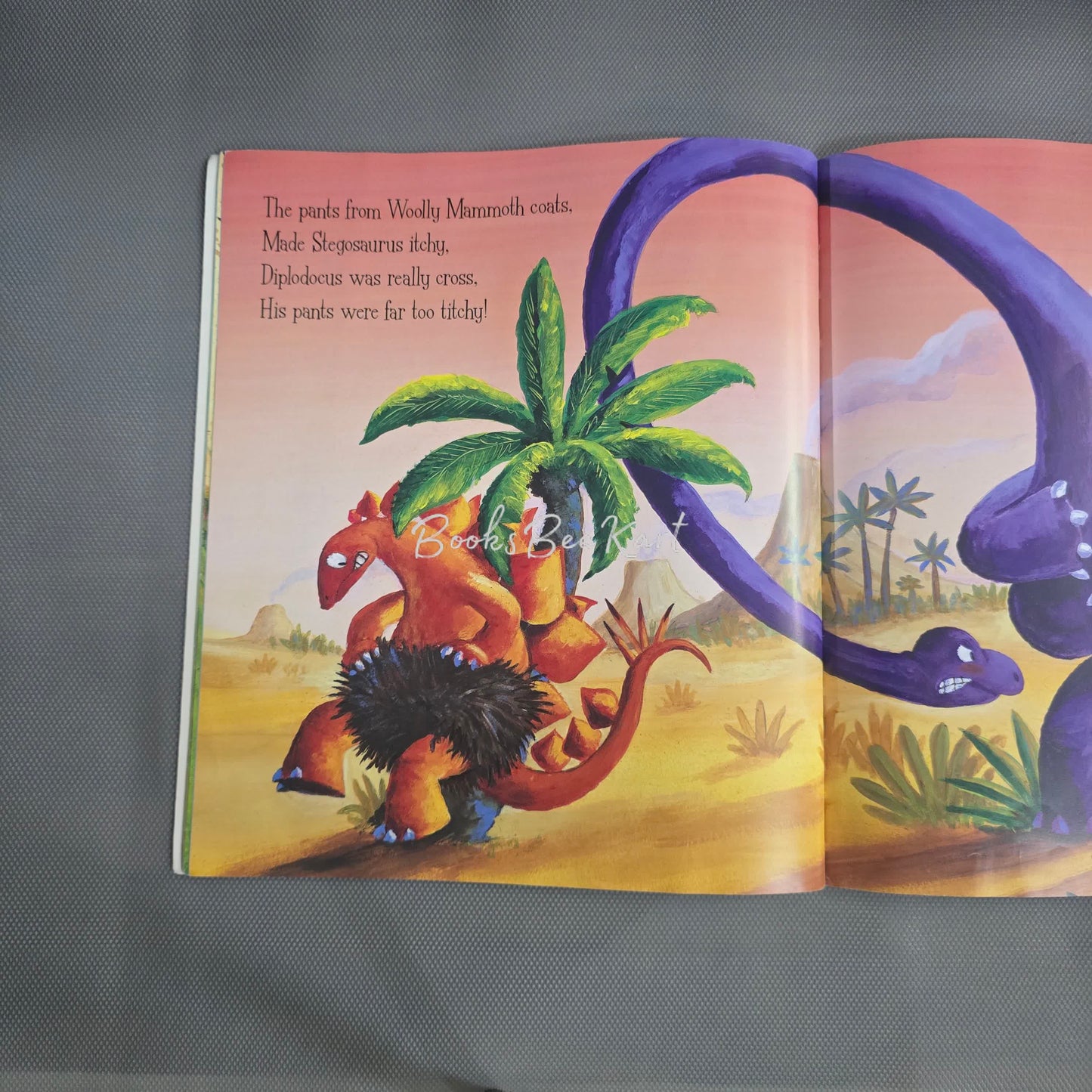 Dinosaur Loves Underpants